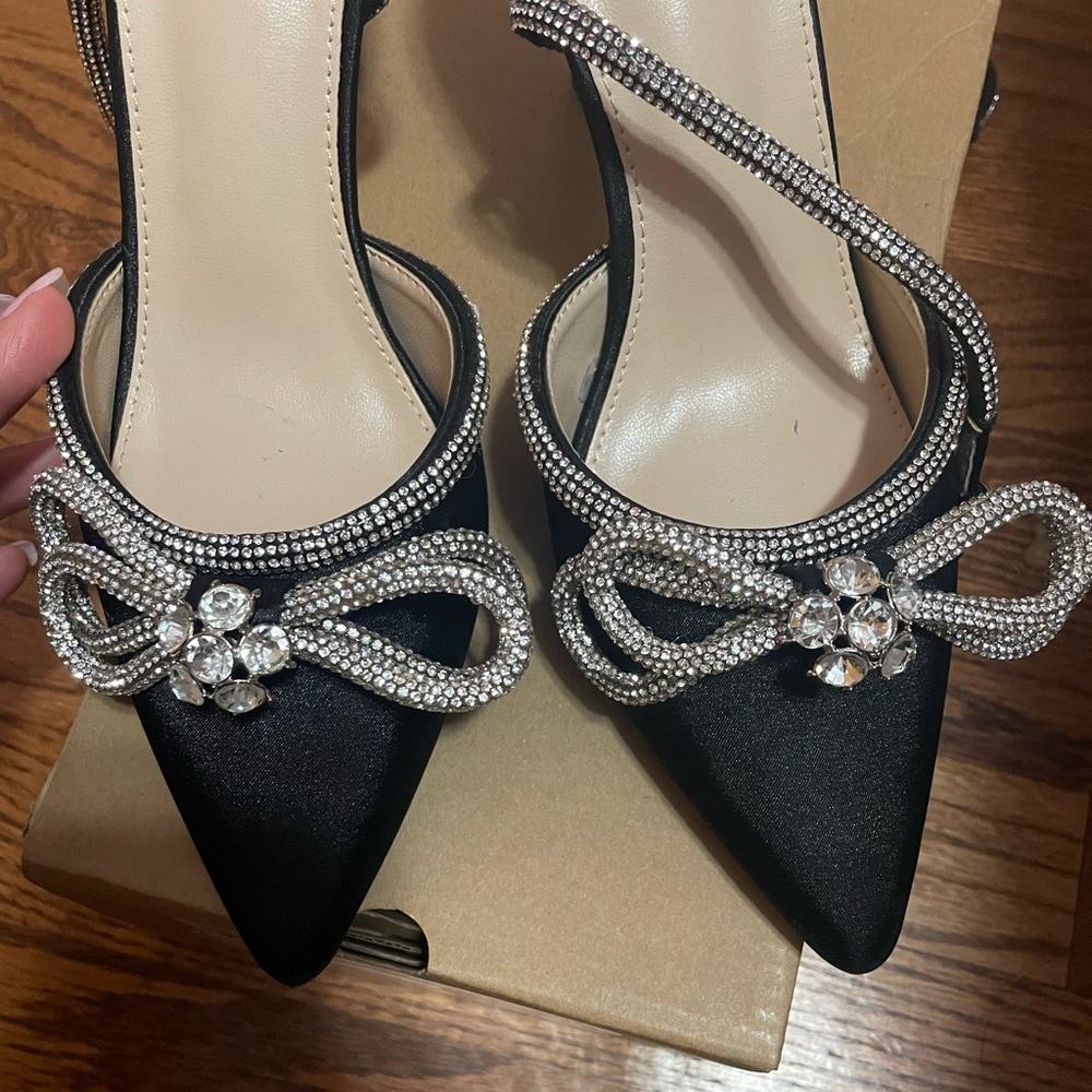 Pointed Toe Heels - Picture 2 of 4